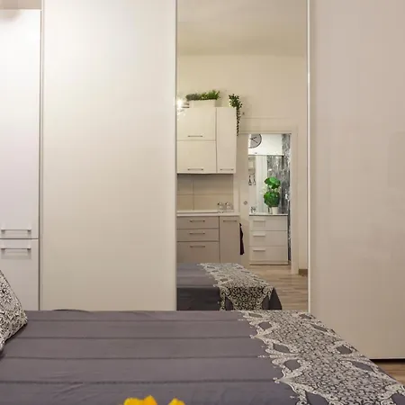 Apartment Lovely Flat - Orti 16 *